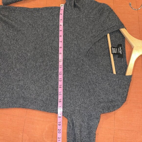 Lord & Taylor Womens Gray V-Neck Cashmere Sweater Medium - Picture 4 of 5